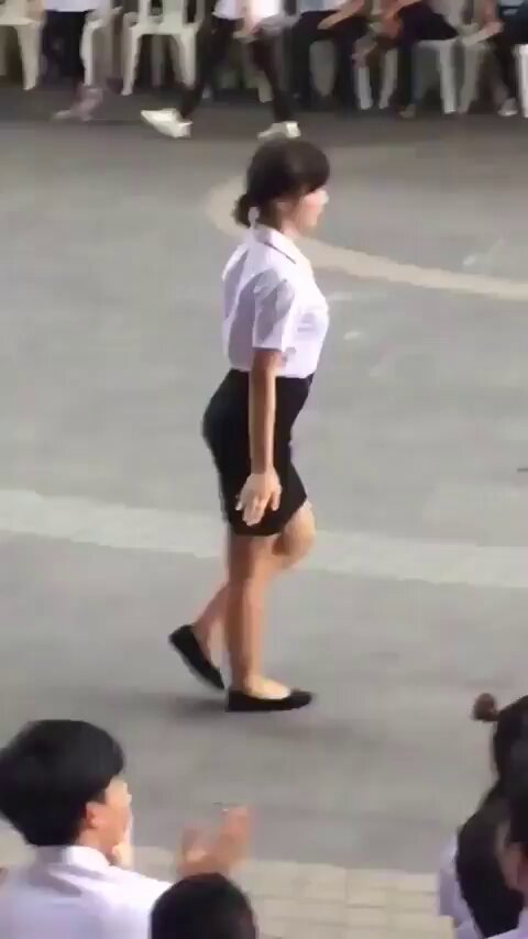 判断がつかなかった：踊る女の子（静止画だけでは動きが確認できず）